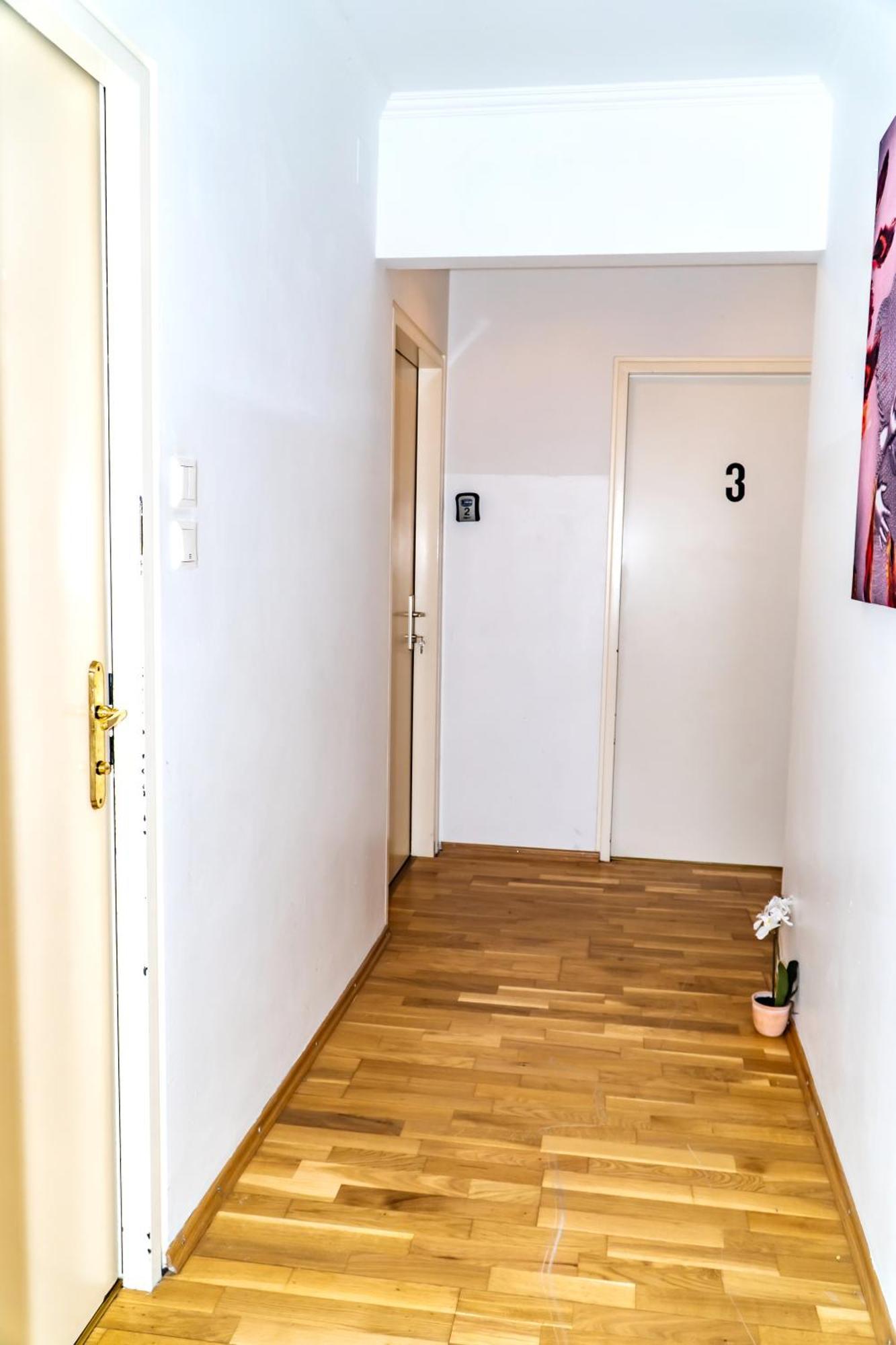 Spacious Rooms 5 Minutes To Wiener Stadthalle Exterior photo